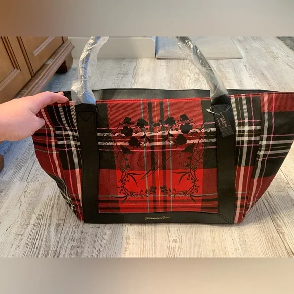 Victoria’s Secret plaid tartan floral red and black tote travel overnight bag - Picture 2 of 7